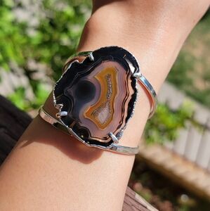 NEW 1.92" x 1.51" ADJUSTABLE SILVER PLATED COPPER BRAZILIAN AGATE CUFF